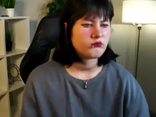 CweneHerrin's Live Sex Cam Show