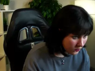 CweneHerrin's Live Sex Cam Show