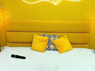 Live cam show with KimAsiann