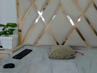 arielasm, female webcam model,  years old, on live webcam