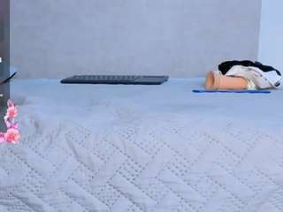 leo-hot23 webcam