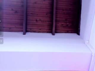 leo-hot23 webcam