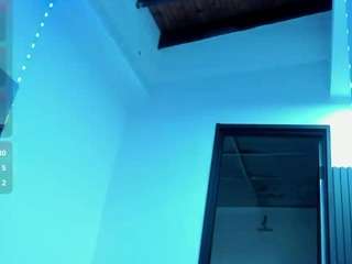 leo-hot23 webcam