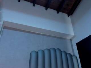 leo-hot23 webcam model