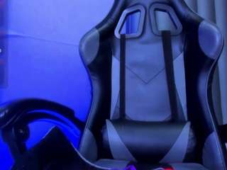 leo-hot23's CamSoda show and profile