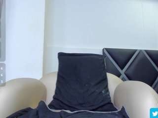 leo-hot23 webcam model