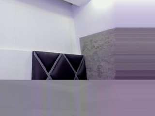 leo-hot23's CamSoda show and profile