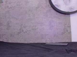 leo-hot23's CamSoda show and profile