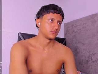 leo-hot23