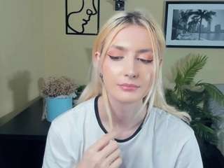 petrafrake's CamSoda show and profile