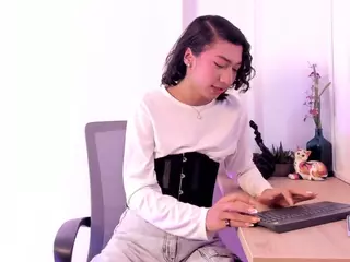 Alaiaguerra's Live Sex Cam Show