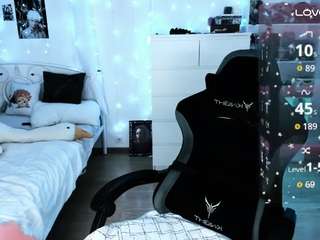 crystalsomnia's CamSoda show and profile