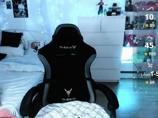 crystalsomnia's CamSoda show and profile