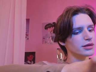 madi-snow Live Webcam on CamSoda