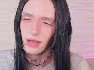 le modèle madi-snow est en webcam porno dans un show sur le site camsoda, il possède les tags suivants: anal toys,average,big cock,brown eyes,flat chested,gape,no drinking,orgasm,tattoos,blonde hair,hd