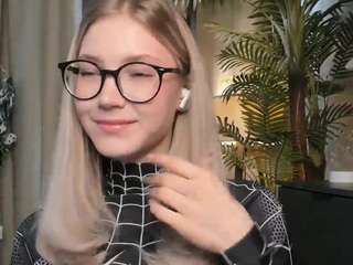 le modèle esmagreaves est en webcam porno dans un show sur le site camsoda, il possède les tags suivants: amateur,strip,public,pussy,shaved pussy,skinny,spank,squirter,tattoos,no drinking,tease,teen 18,tiny tits,twerk,yoga,young adult,anal,no smoking,nipple piercings,cock rating