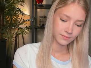 Live cam show with EsmaGreaves