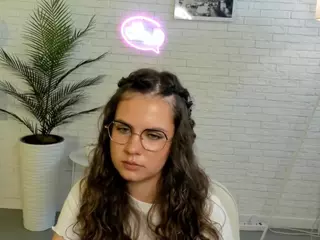 LynetDecoursey's Live Sex Cam Show