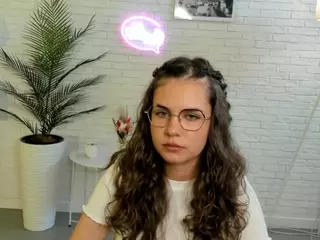 LynetDecoursey's Live Sex Cam Show