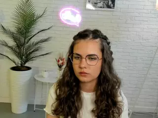 LynetDecoursey's Live Sex Cam Show
