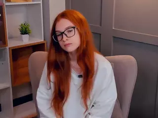 MaeEdman's Live Sex Cam Show