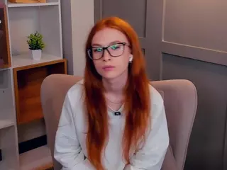 MaeEdman's Live Sex Cam Show