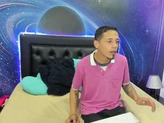 michael-cortes Live Webcam on CamSoda