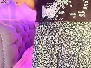 sillymora Live Webcam on CamSoda
