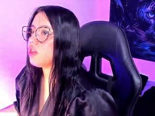 nicol-ruizz's CamSoda show and profile