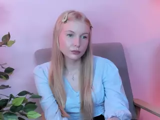 PrimroseEveringham's Live Sex Cam Show