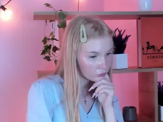 PrimroseEveringham's Live Sex Cam Show