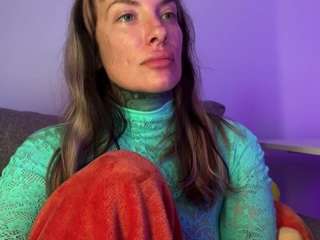 le modèle airgead est en webcam porno dans un show sur le site camsoda, il possède les tags suivants: ass,domination,facesitting,feet,flashing,foot fetish,green eyes,huge tits,nipple piercings,tattoos,thick,hd