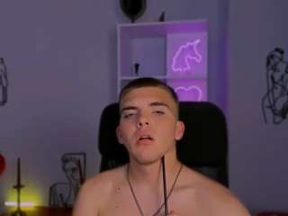 aron-black1 webcam