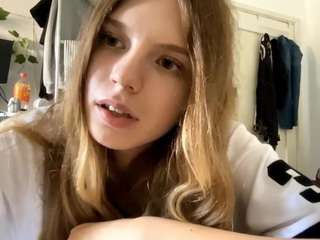 cwenhanchett Live Webcam on CamSoda