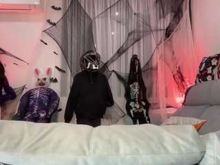 Watch steaming hot livestreamer Martasantos and her undressed body martasantos from CamSoda