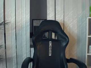 gladyscroston's CamSoda show and profile