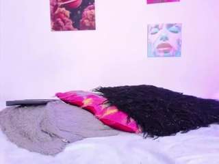 mia-purplee Webcam Model Profile