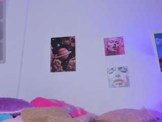 mia-purplee's CamSoda show and profile