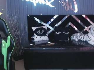 emily-cooper-a webcam