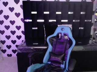 emily-cooper-a Live Webcam on CamSoda