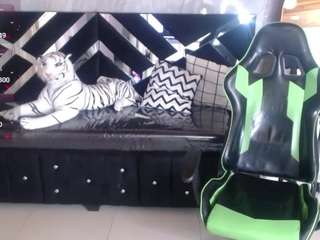 emily-cooper-a webcam