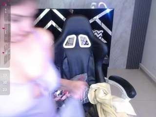 emily-cooper-a webcam