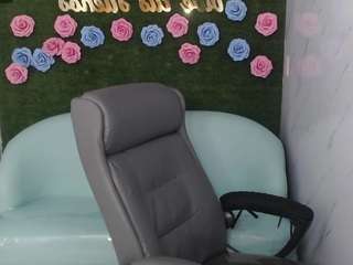 emily-cooper-a webcam