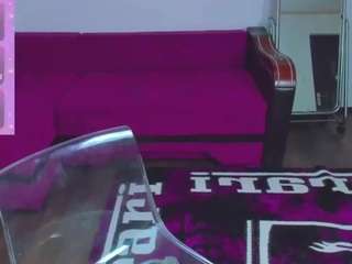 miiakittyy Live Webcam on CamSoda