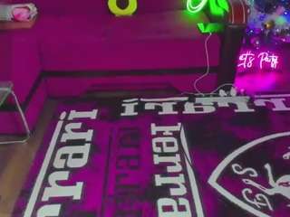 miiakittyy Live Webcam on CamSoda