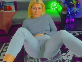 miiakittyy Lovense live webcam