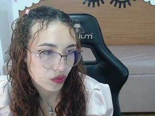 Samantha-Saenz-T