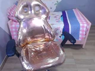 sophiia-t's CamSoda show and profile