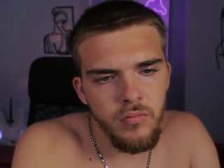 adrian-veen Live Webcam on CamSoda