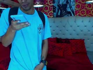 agrecitpein's CamSoda show and profile